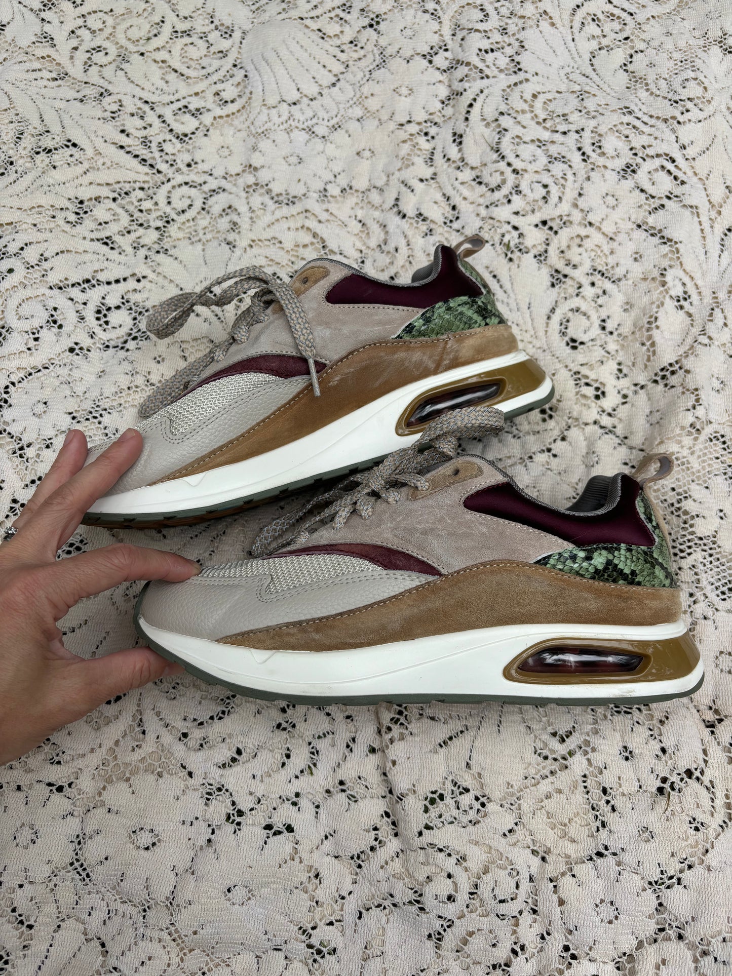 Hoff Sneakers - Size 8