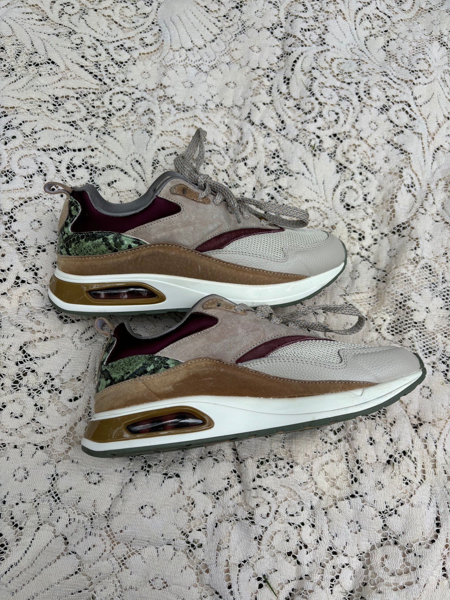 Hoff Sneakers - Size 8